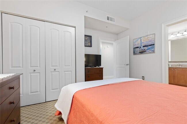 Building Photo - 102 Yacht Harbor Dr