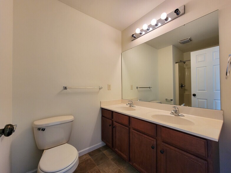 Building Photo - 202 Mount Olive Ln