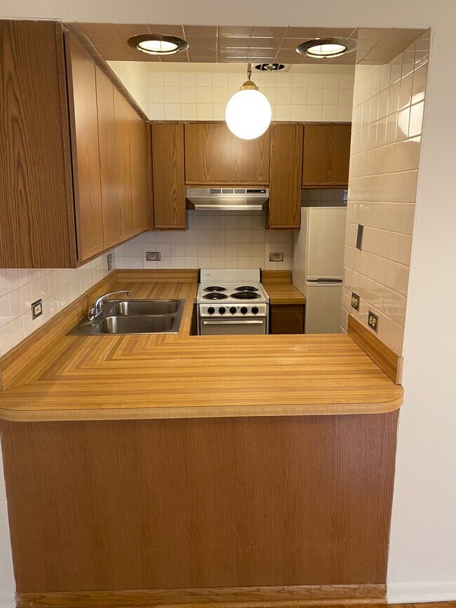 Building Photo - 531 W. Deming