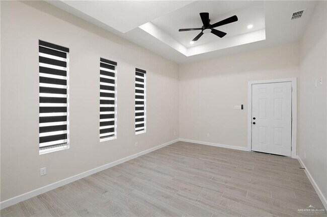 Building Photo - 17 Notre Dame Ave