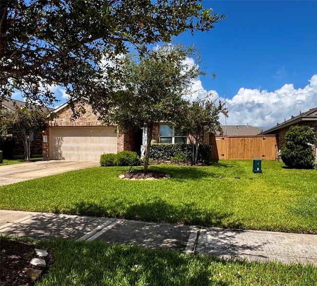 Building Photo - 2213 Del Mar Dr