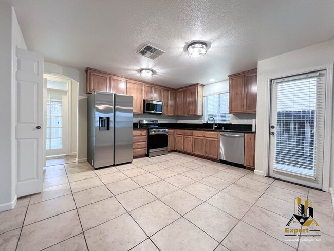 Building Photo - 224 Loon Lake St