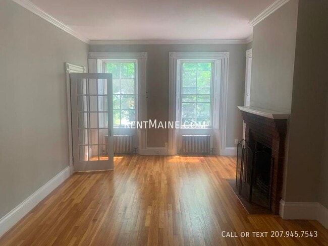 Building Photo - 13 Hudson St