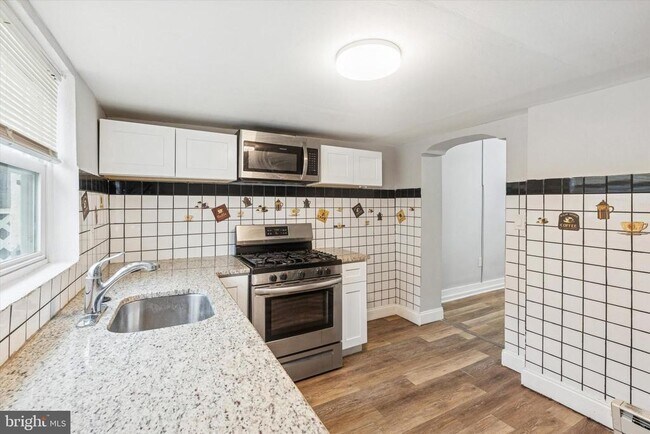 Building Photo - 1825 E Harold St