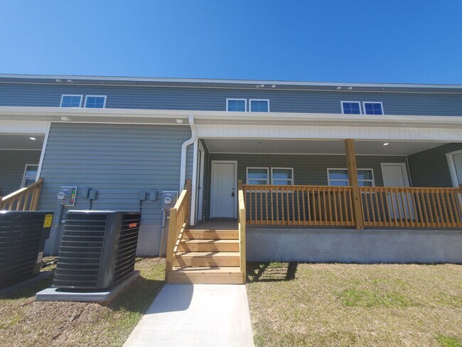 Building Photo - NEW TOWNHOME BUIKT MARCH 2023!
