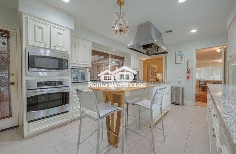 Building Photo - 5203 Chesapeake Way