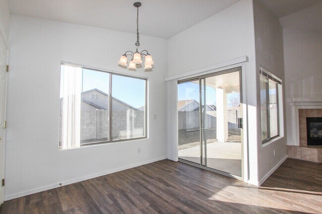 Building Photo - Viewpoint North - Three Bedroom Home