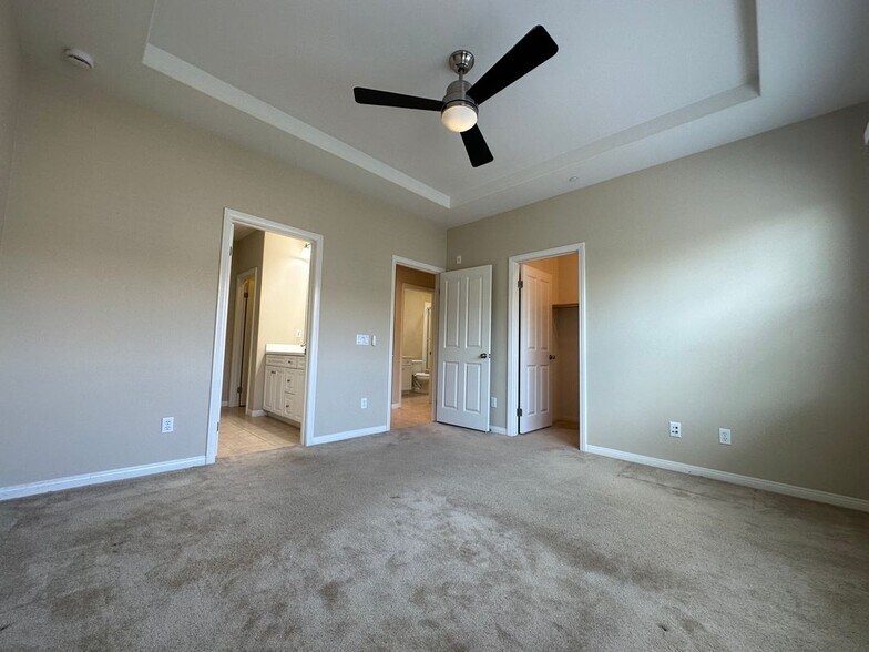 Building Photo - 133 Lamplighter