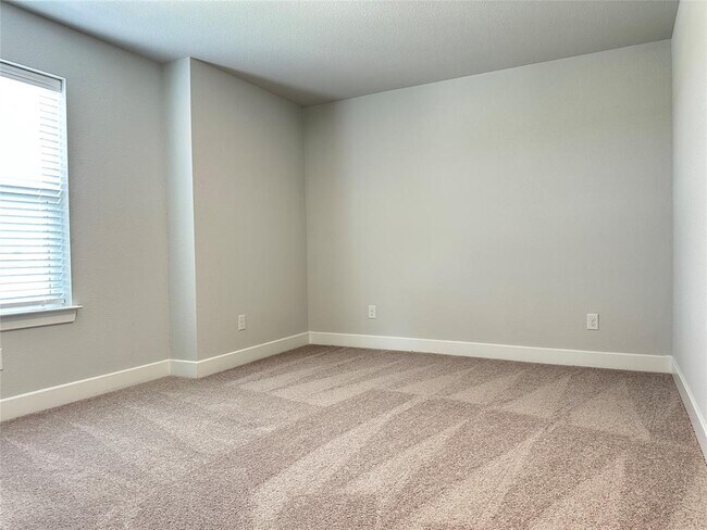 Building Photo - 111 Pinyon Pne Dr
