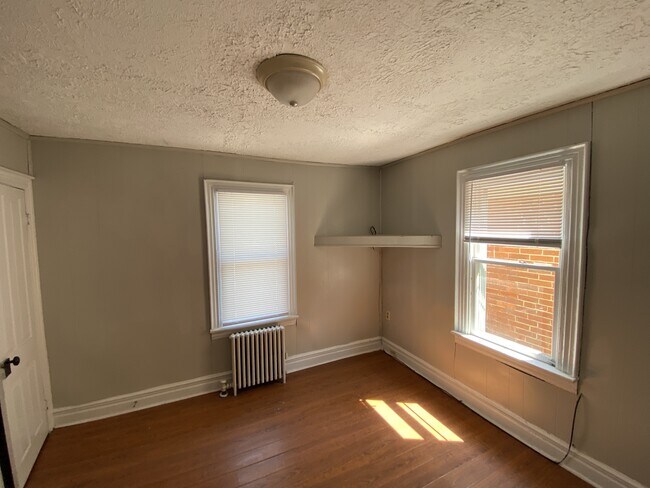 Building Photo - 324 N Franklin St