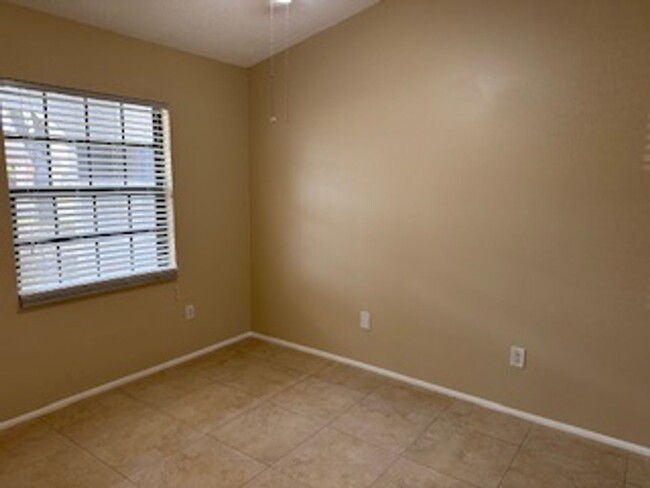 Building Photo - * Annual* The perfect place 2 bedrooms, 2 ...