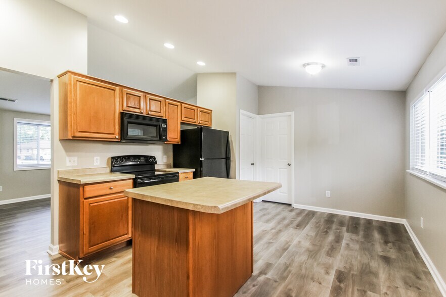 Building Photo - 410 Grovewood Dr