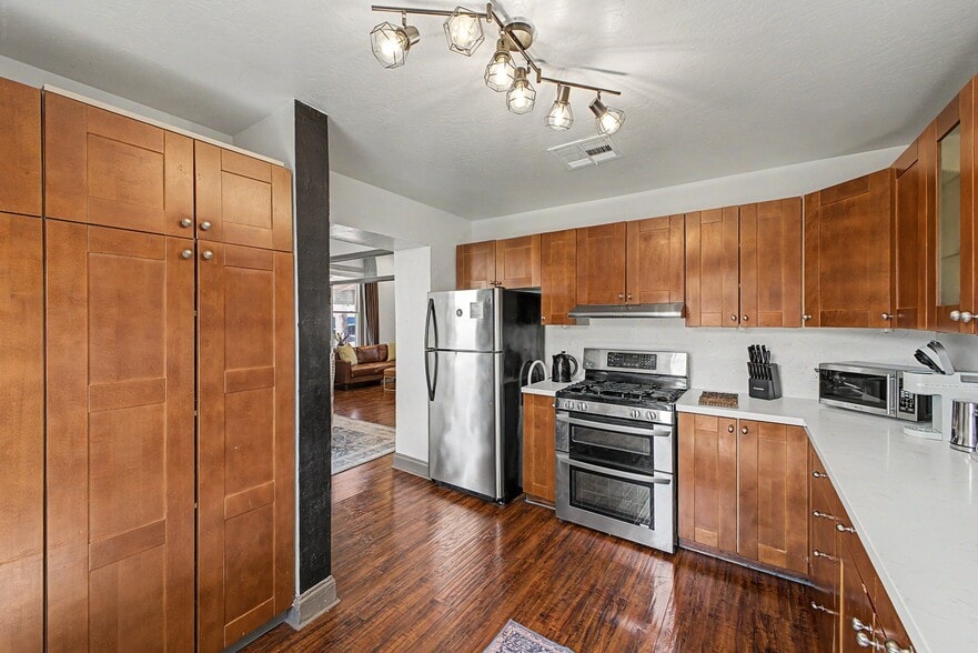 Building Photo - 1150 E Pierce St