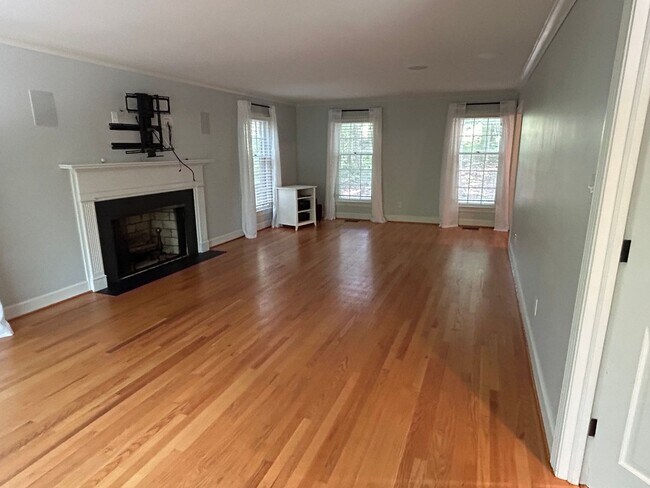 Building Photo - 5 Bed | 3.5 Bath House in Raleigh