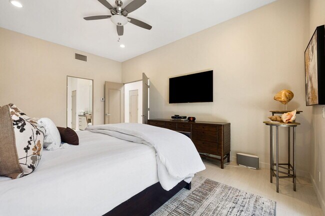 Building Photo - 502 Desert Holly Dr