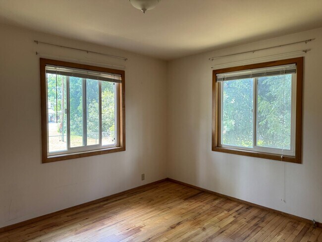 Building Photo - Spacious 2 Bedroom 2 Bath Living Room and Great Room