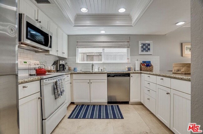 Building Photo - 219 13th St