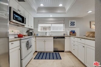 Building Photo - 219 13th St