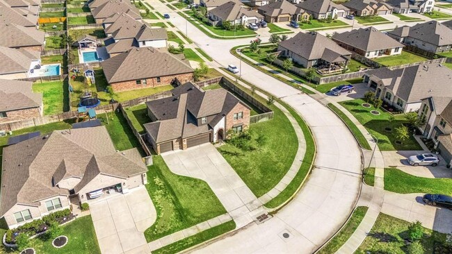 Building Photo - 31214 Gullwing Manor Dr