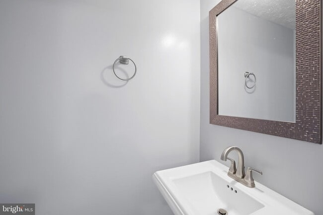 Building Photo - 2916 Bridgehampton Ct