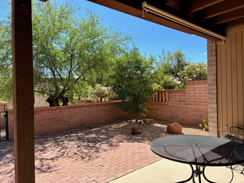 Building Photo - 1520 W Calle Del Ducado
