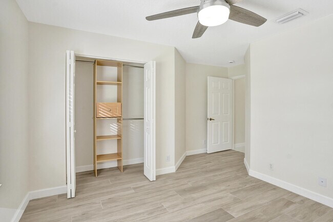 Building Photo - 5033 S La Sedona Cir