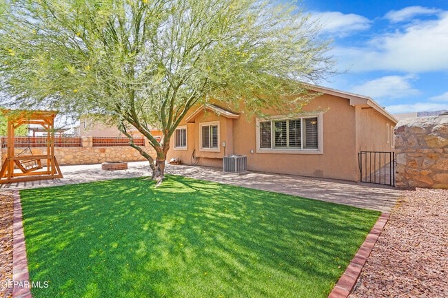 Building Photo - 11004 Ray Mena Ln