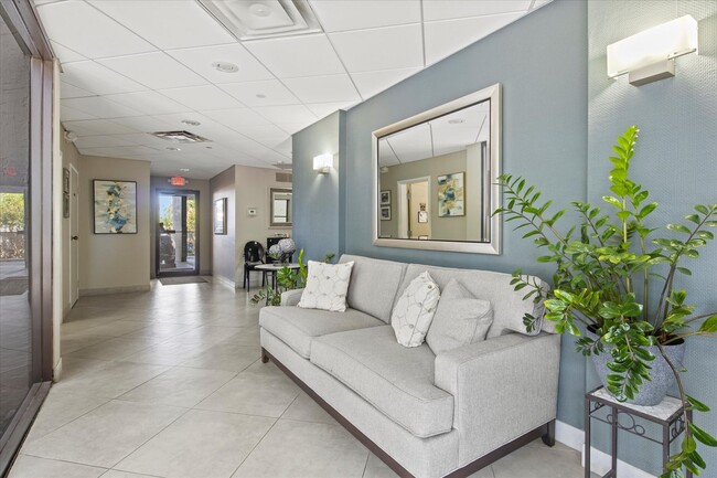 Building Photo - 2 Bedroom 2 Bath Waterview Condo (Palm Place Condominiums)