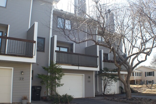 Building Photo - 28 Elton Ridge Ct NW