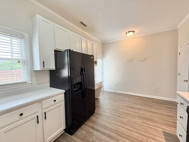 Building Photo - Charming 2BD, 2.5BA Apex Townhome in a Pri...
