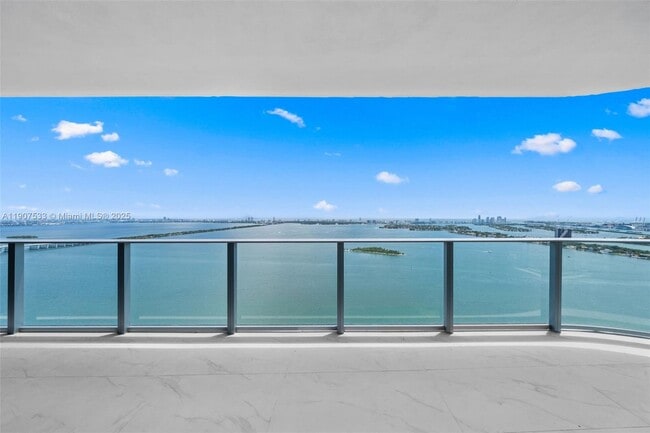 Building Photo - 700 NE 24th St