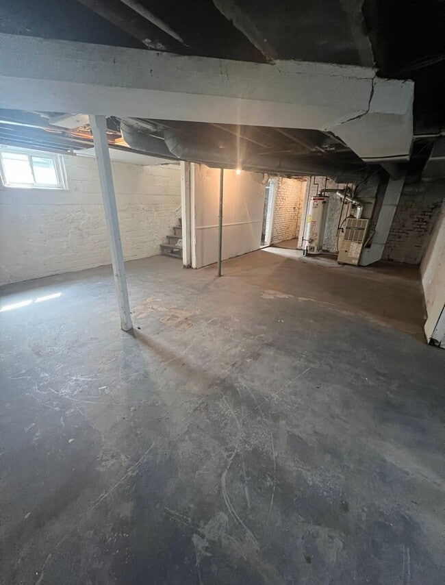 Building Photo - Updated 3BR Home with Central Air in Moline