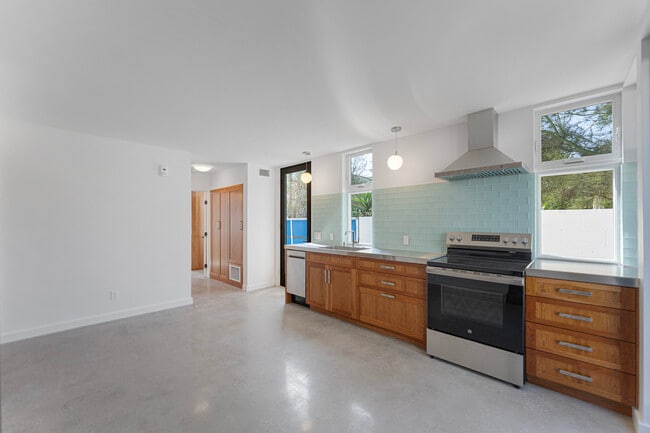 Building Photo - 1765 N Crescent Heights Blvd