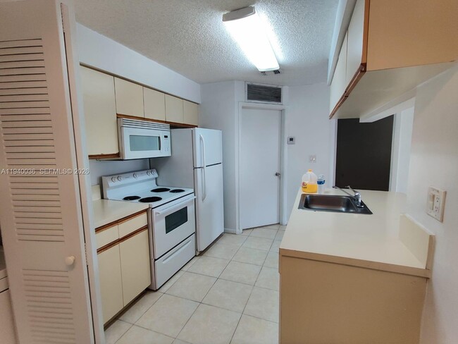 Building Photo - 17500 NW 67th Pl