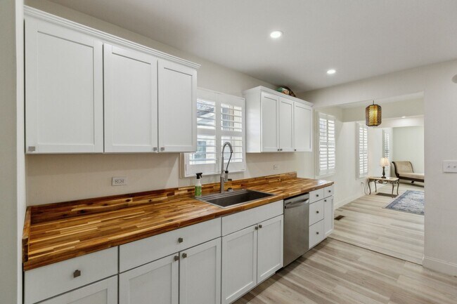 Building Photo - Chic & Modern North Charleston Home with Spacious Backyard