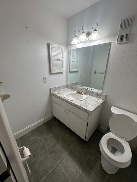Building Photo - 6230 Goldenmoss Way