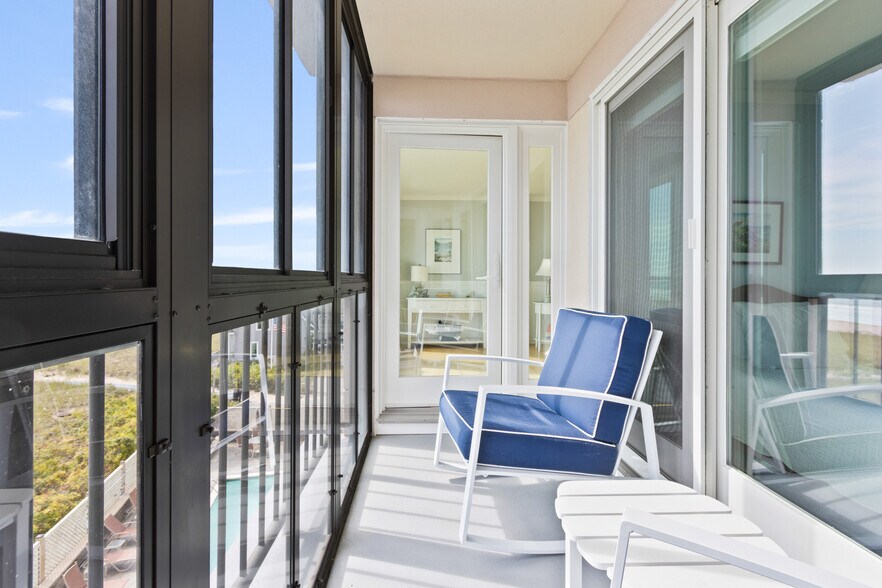 Building Photo - 1 Seacliff Ave