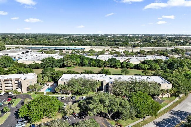 Building Photo - 9470 Tangerine Pl