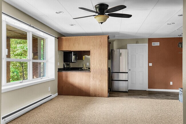 Building Photo - 910 Old Fort Rd