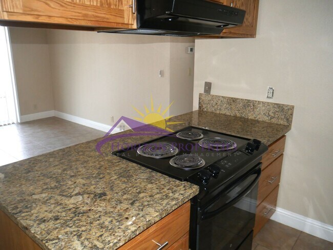 Building Photo - 5566-5568 Hillsdale Blvd