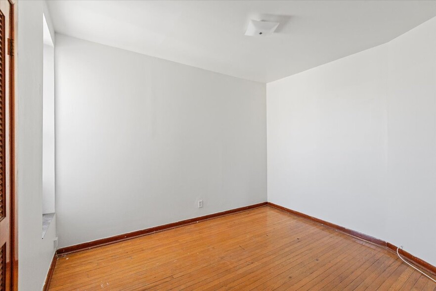 Building Photo - 3556 W Cortland St