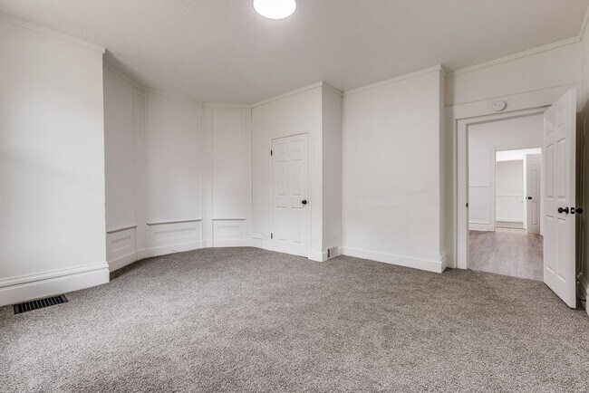 Building Photo - 240 Hazelwood Ave