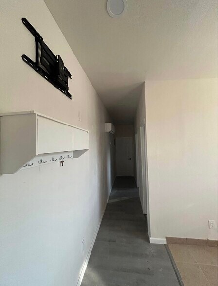 Building Photo - 150 Merrill Dr