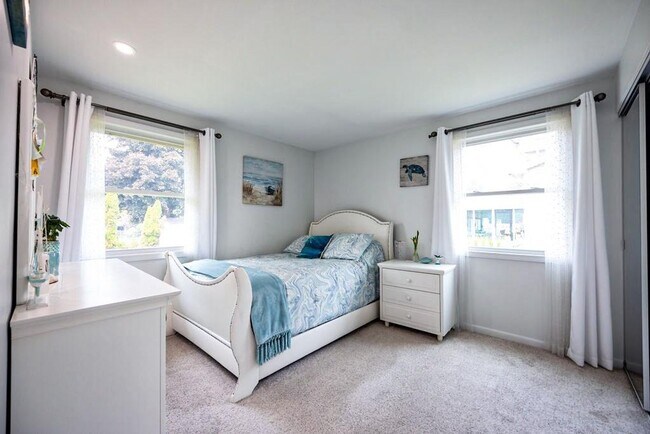 Building Photo - Amazing 3 Bedroom and 2 Full Bath Home For Rent in Greece Available Now.