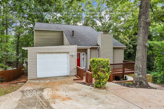 Building Photo - 6584 Oakwood Dr