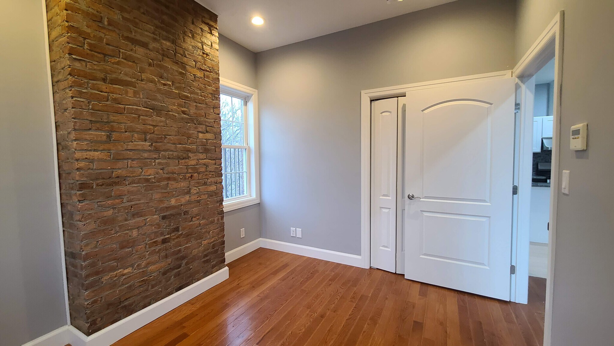 Building Photo - 100 Griffith St