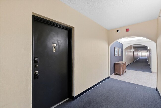 Building Photo - 4044 NW 19th St