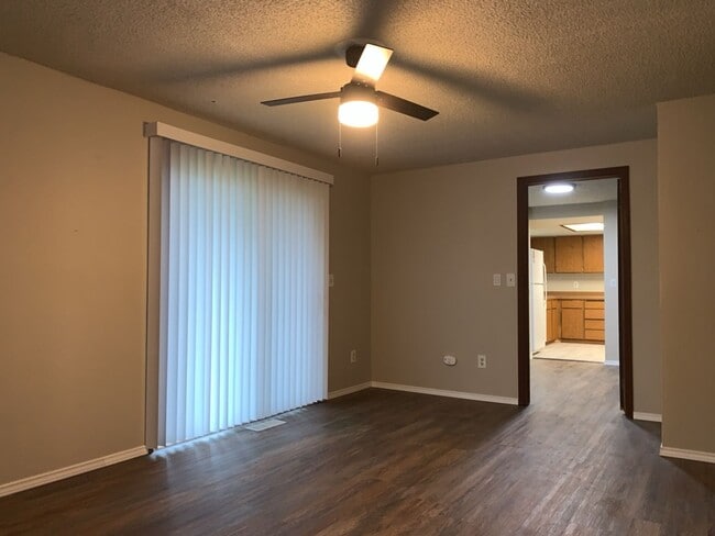 Building Photo - Beautiful 3Bd/1.5 Ba Federal Way Home.