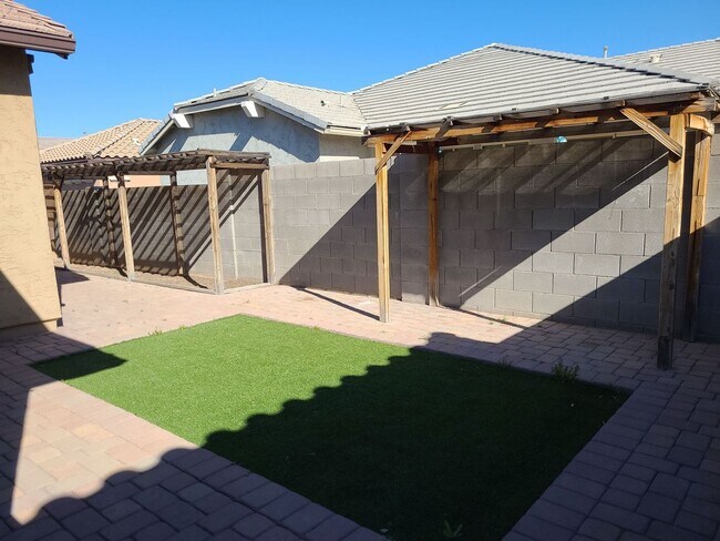 Building Photo - Exceptional Cooley Station Rental: 3-Bed, 2-Bath Home with Office/Den, Gourmet Kitchen, and Commu...