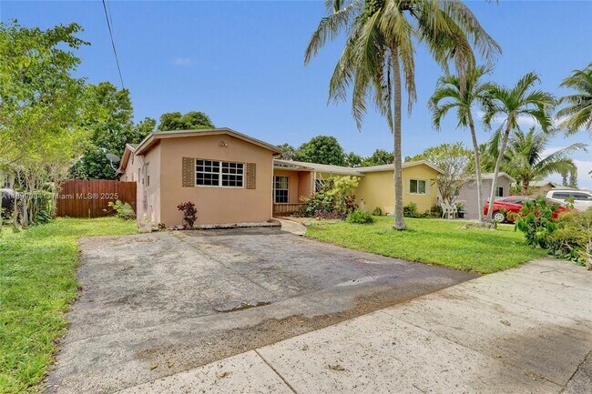 Building Photo - 6860 SW 18th Ct